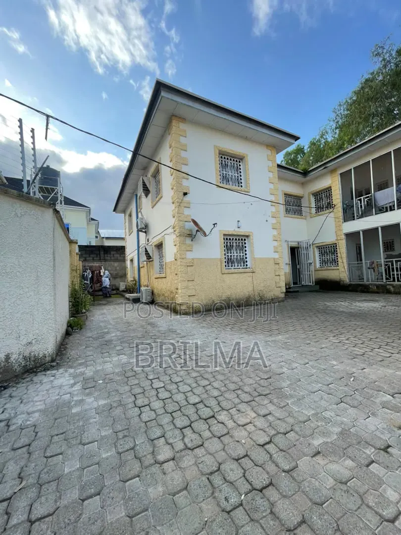 6bdrm Block of Flats in Zone 6 / Wuse for sale