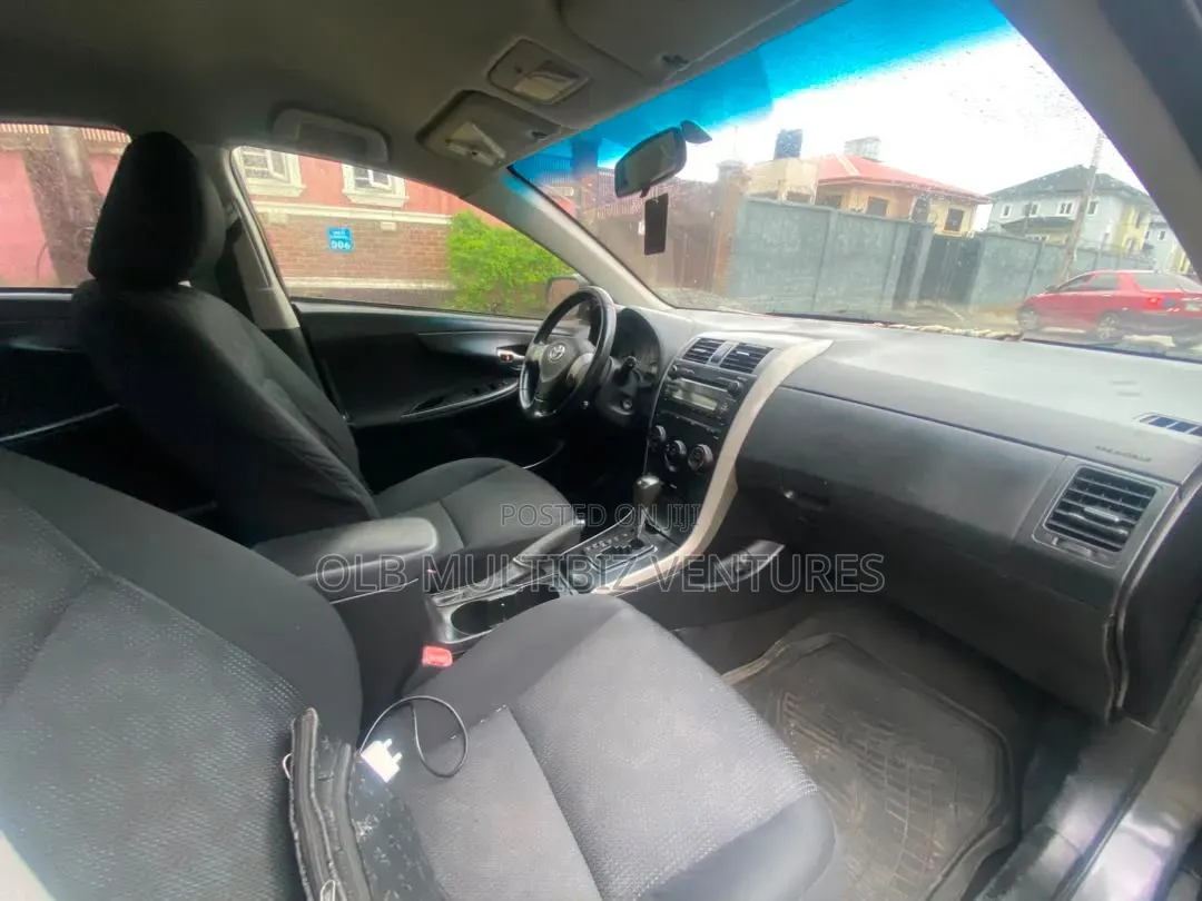 Toyota Corolla 2009 Gray