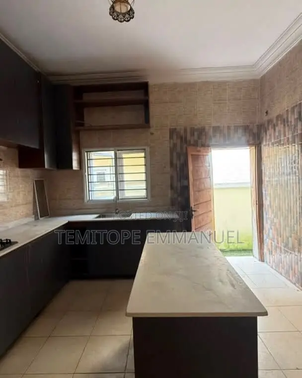 Furnished 5bdrm Duplex in Ikota for rent