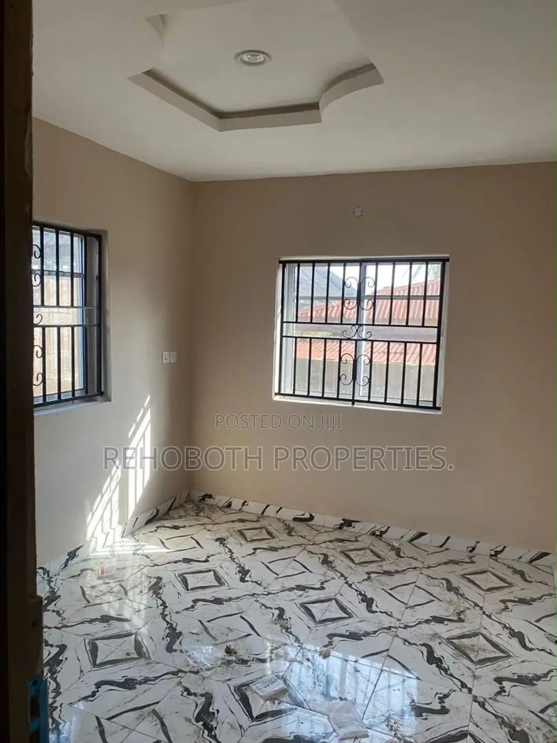 2bdrm Bungalow in Abeese Elebu, Akala Express for rent