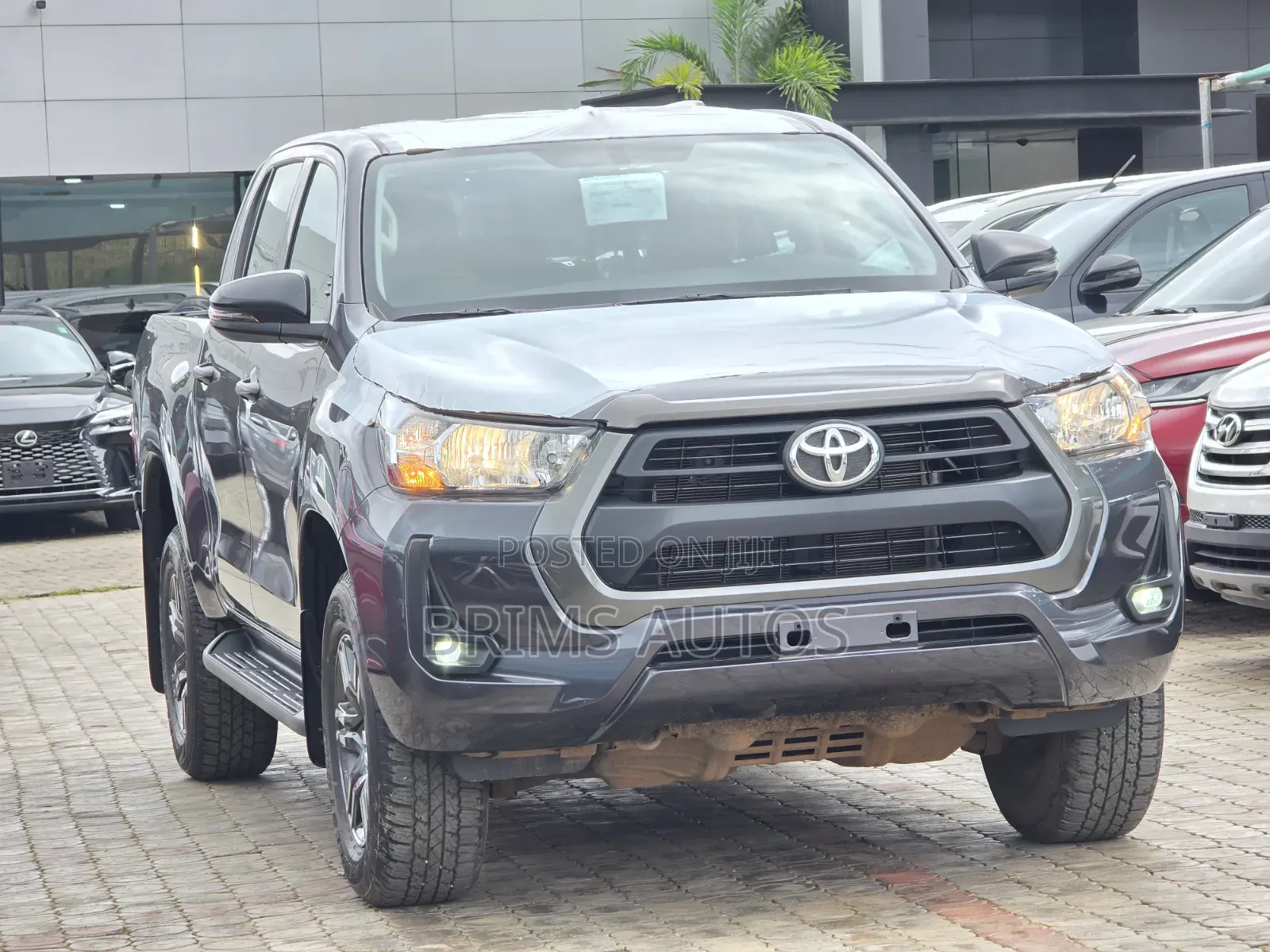 New Toyota Hilux 2025 Gray