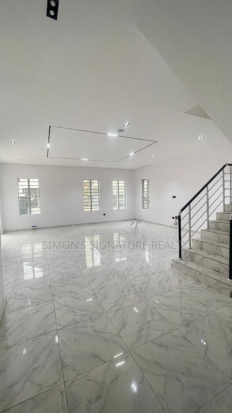 5bdrm Duplex in Ikota for rent