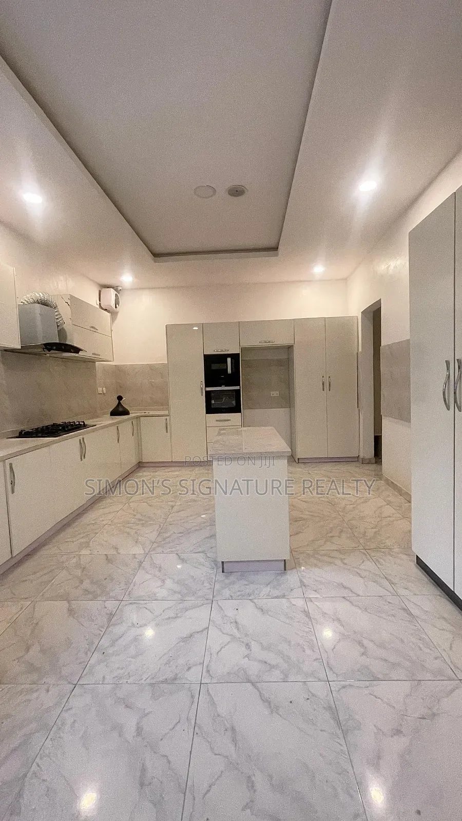 5bdrm Duplex in Ikota for rent