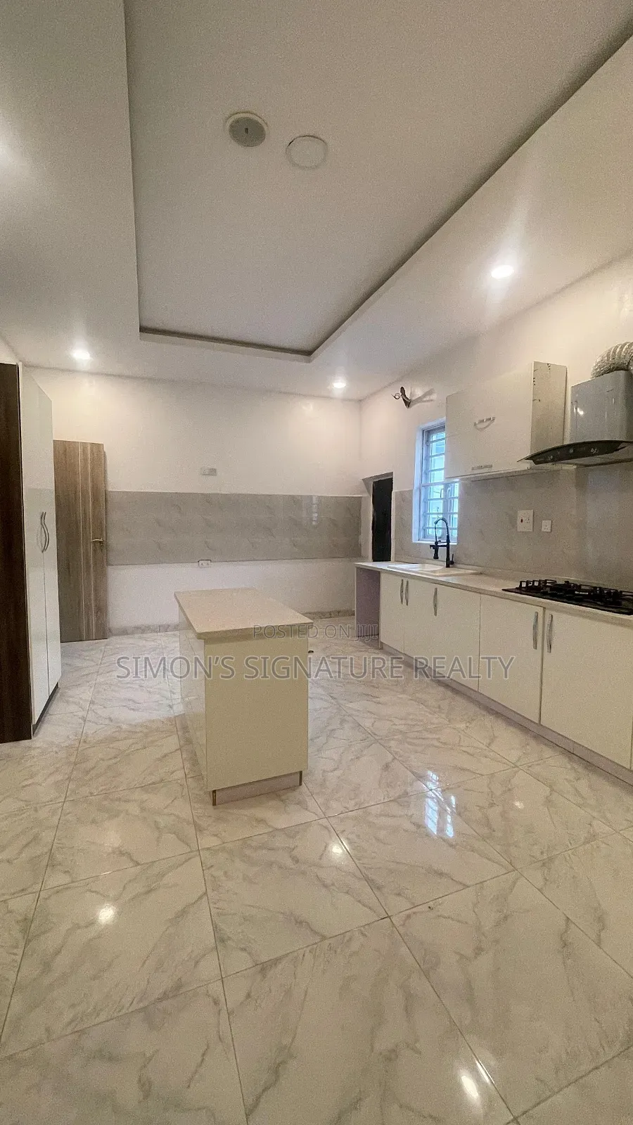 5bdrm Duplex in Ikota for rent