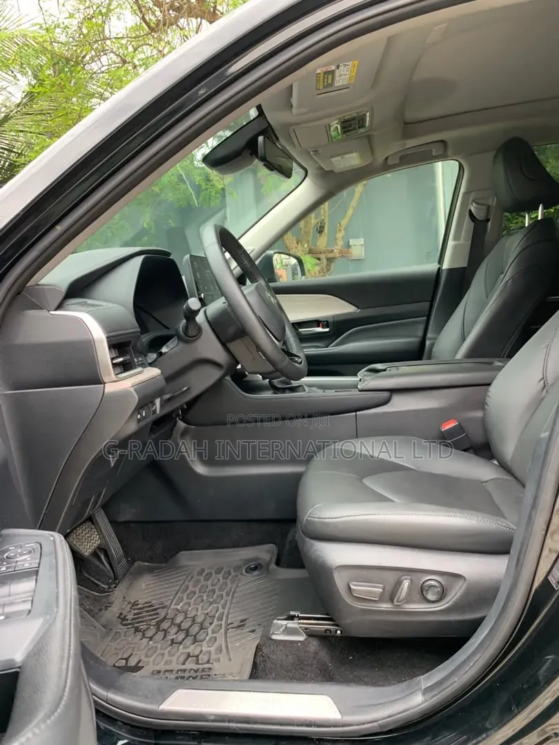 Toyota Grand Highlander 2024 Black