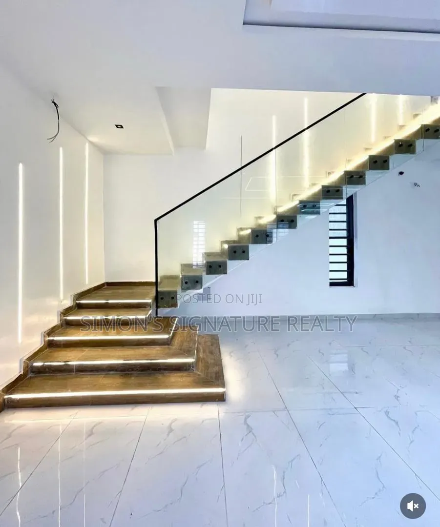 5bdrm Duplex in Ikota for rent
