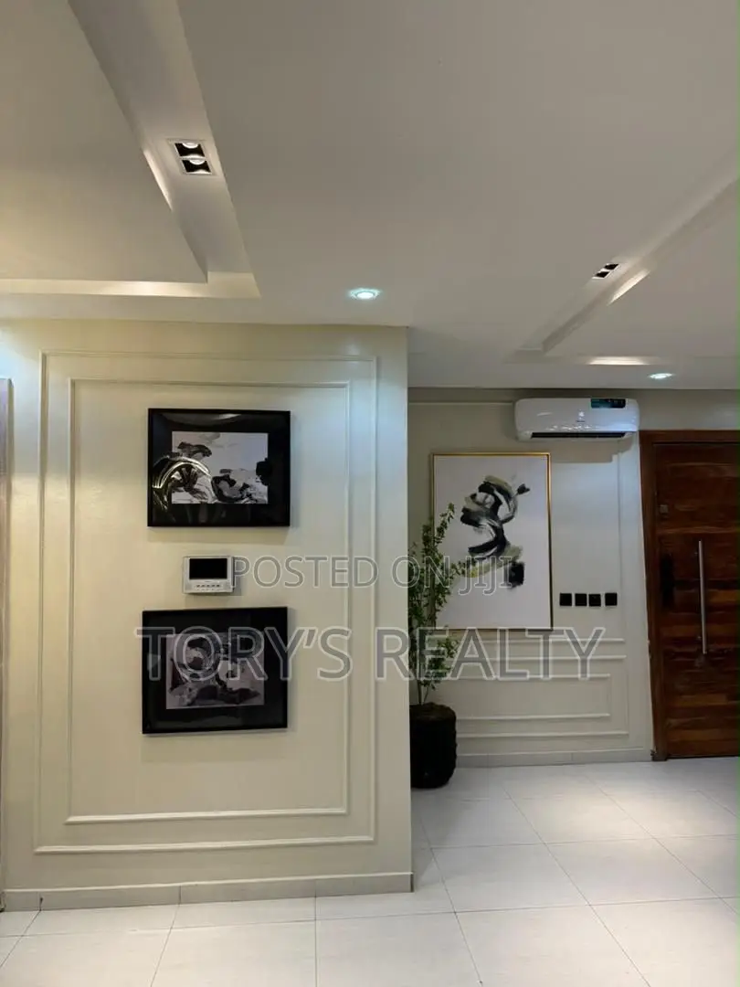 Luxuriously Furnished 2 Bedroom Apartment