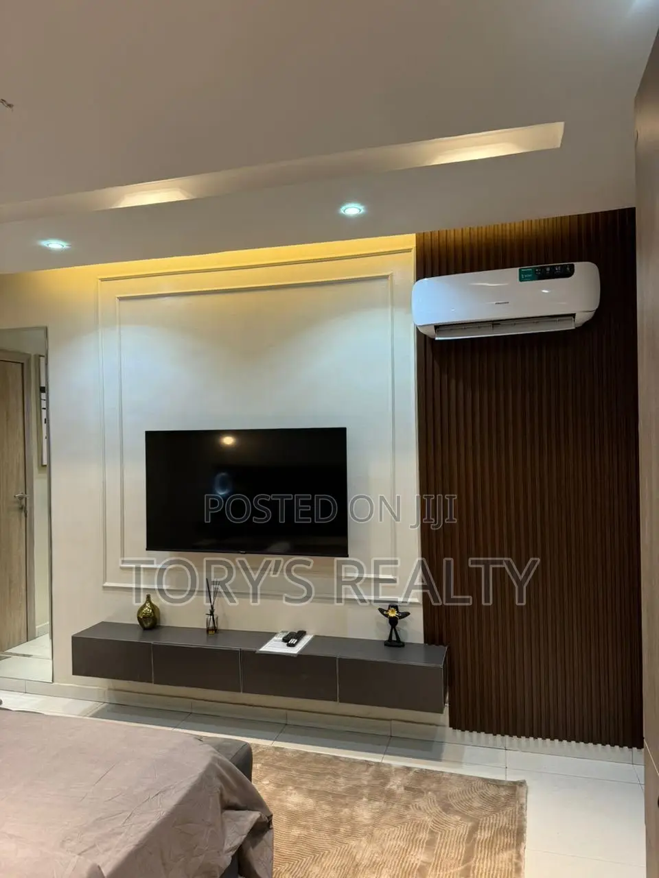 Luxuriously Furnished 2 Bedroom Apartment