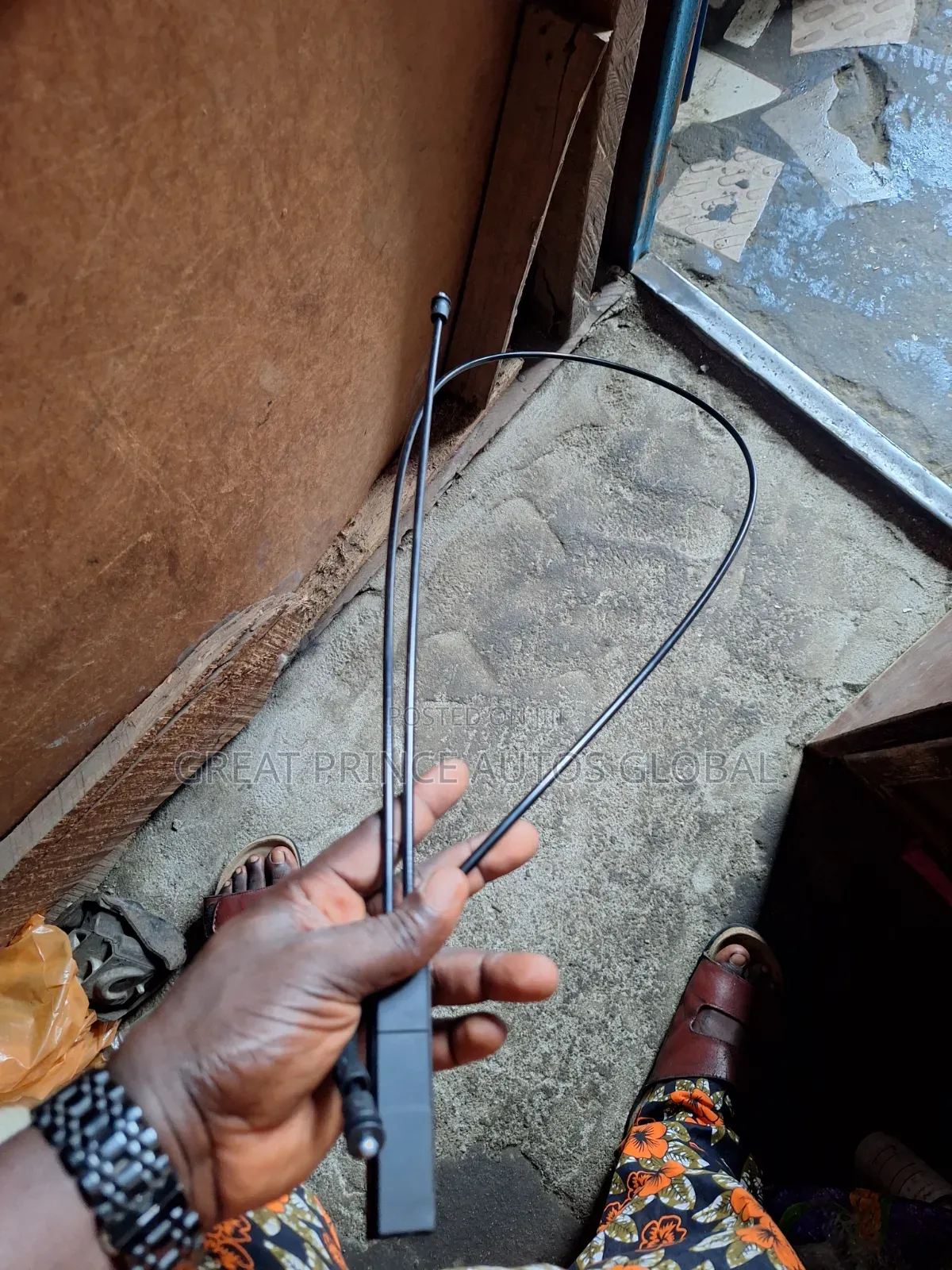 Bonnet Cable C350 206