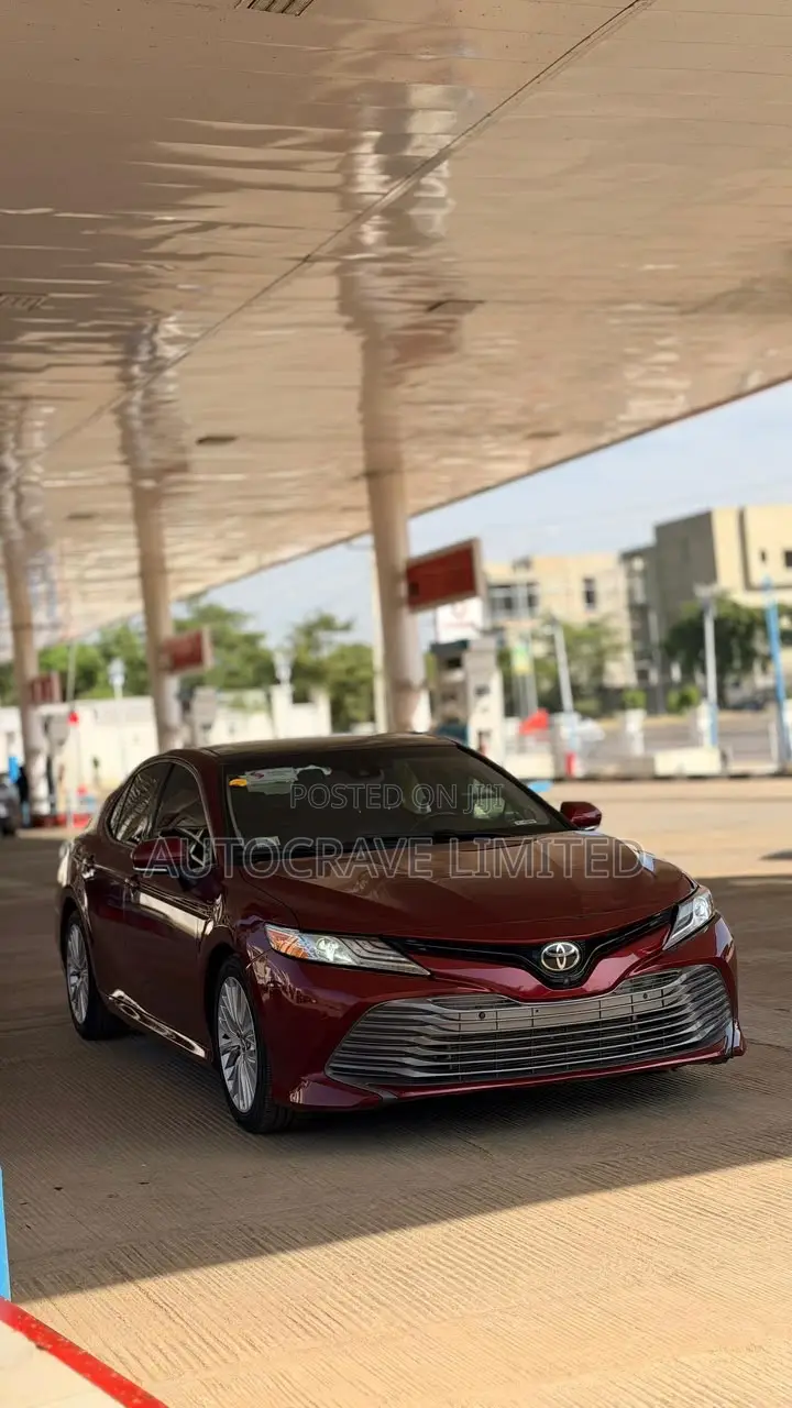 Toyota Camry XLE V6 FWD (3.5L 6cyl 8AM) 2018 Red