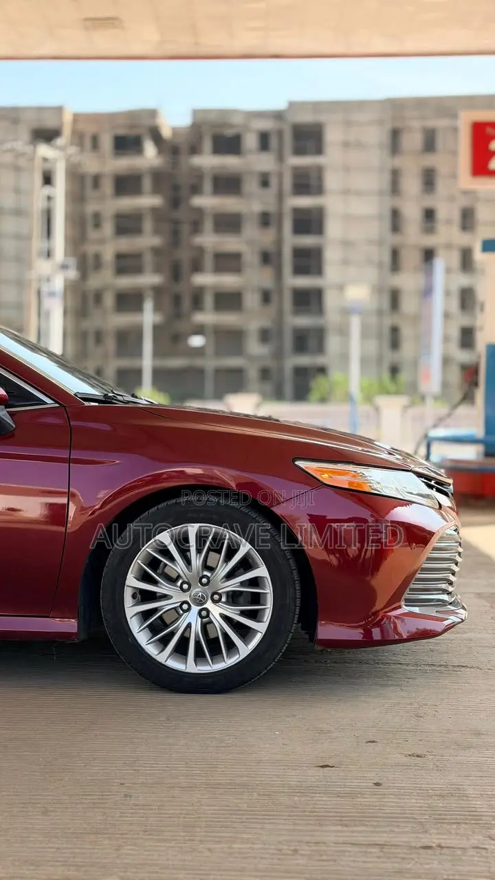 Toyota Camry XLE V6 FWD (3.5L 6cyl 8AM) 2018 Red