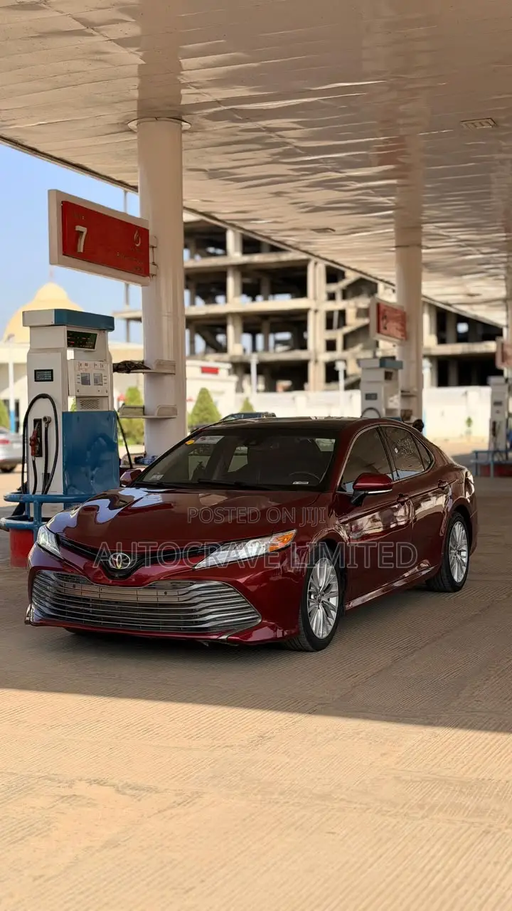 Toyota Camry XLE V6 FWD (3.5L 6cyl 8AM) 2018 Red