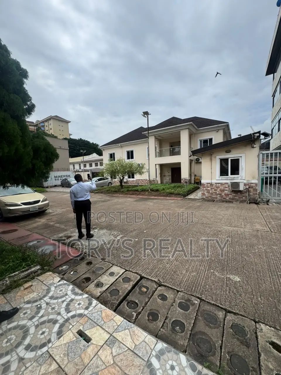 5bdrm Duplex in Banana Island for rent