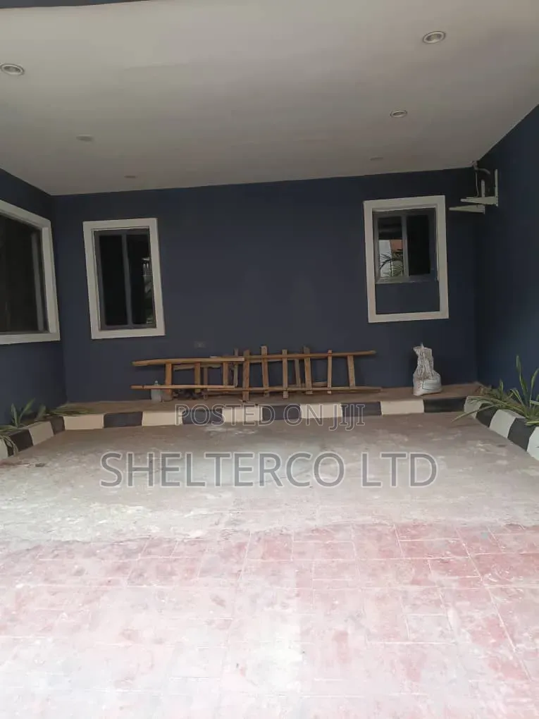 4bdrm Duplex in Gra for rent
