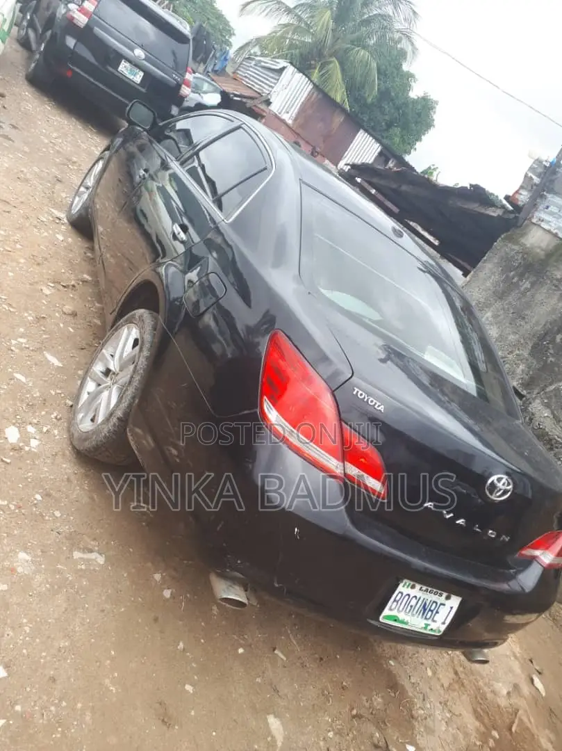 Toyota Avalon Limited 2010 Black