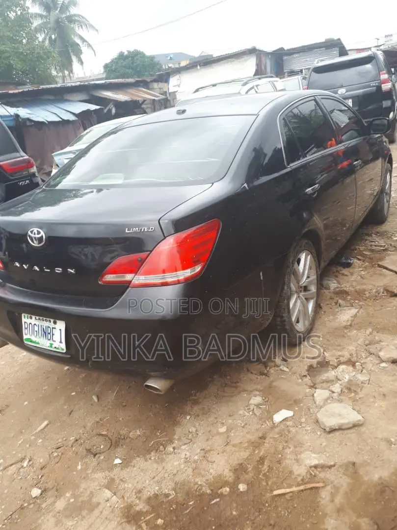 Toyota Avalon Limited 2010 Black