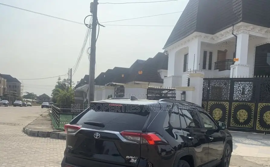 Toyota RAV4 XLE AWD 2020 Black