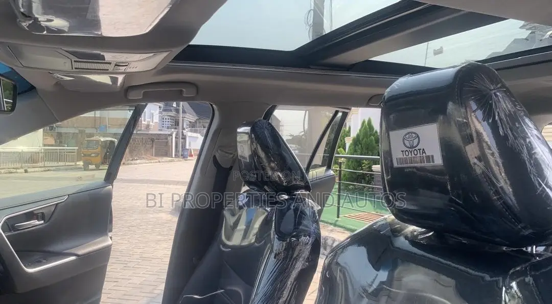 Toyota RAV4 XLE AWD 2020 Black