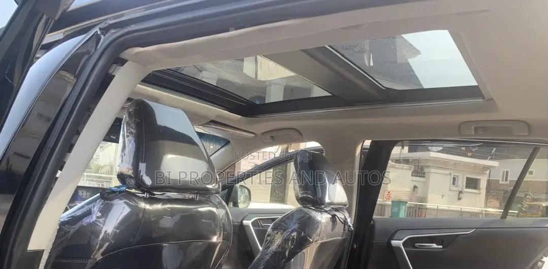 Toyota RAV4 XLE AWD 2020 Black