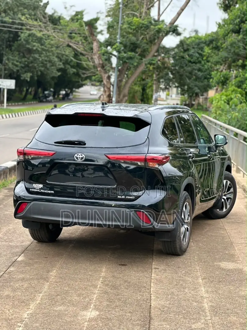 Toyota Highlander XLE 2021 Black
