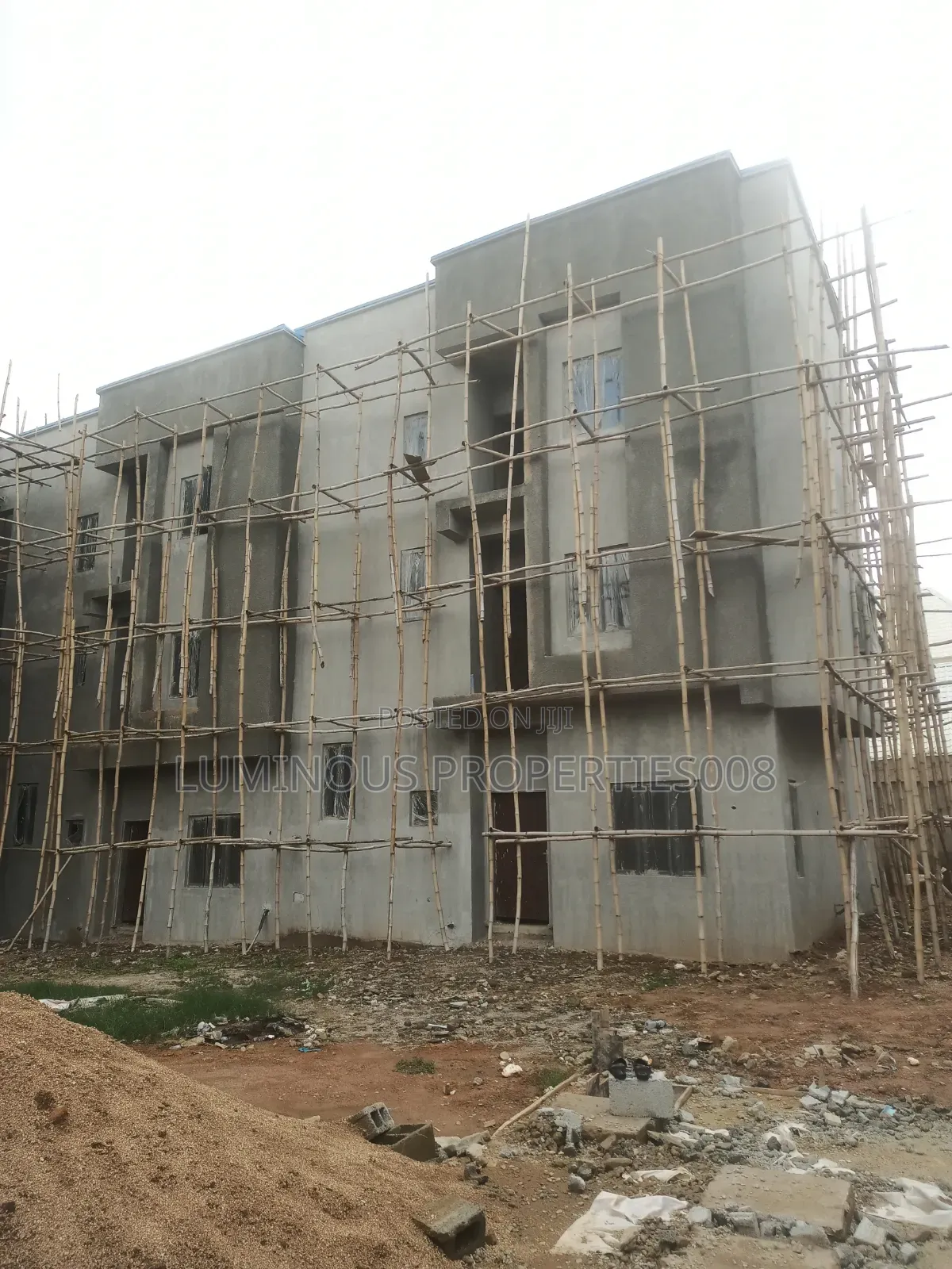 4bdrm Duplex in George Town Gwarinpa for sale
