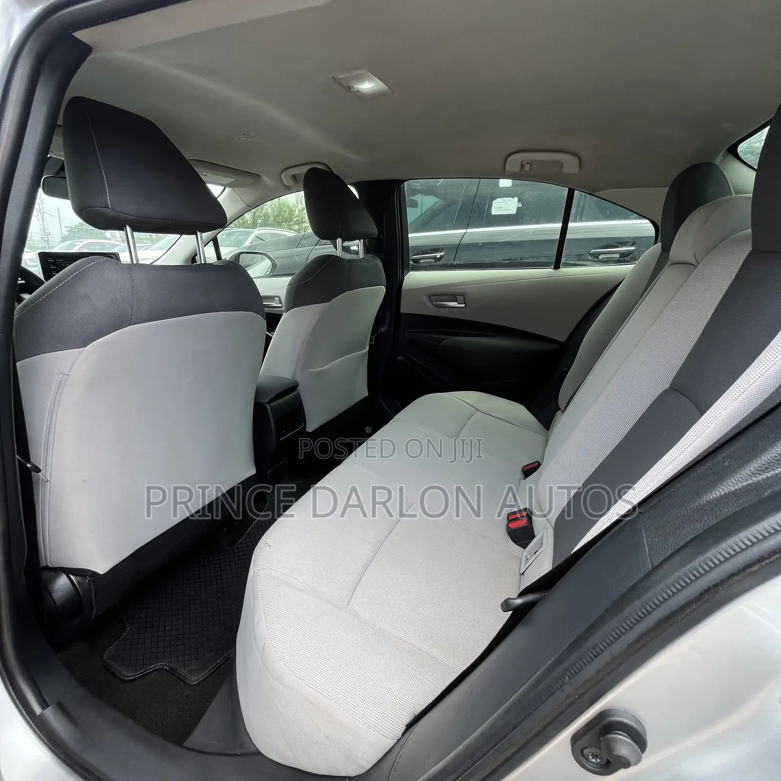 Toyota Corolla LE 2021 Silver