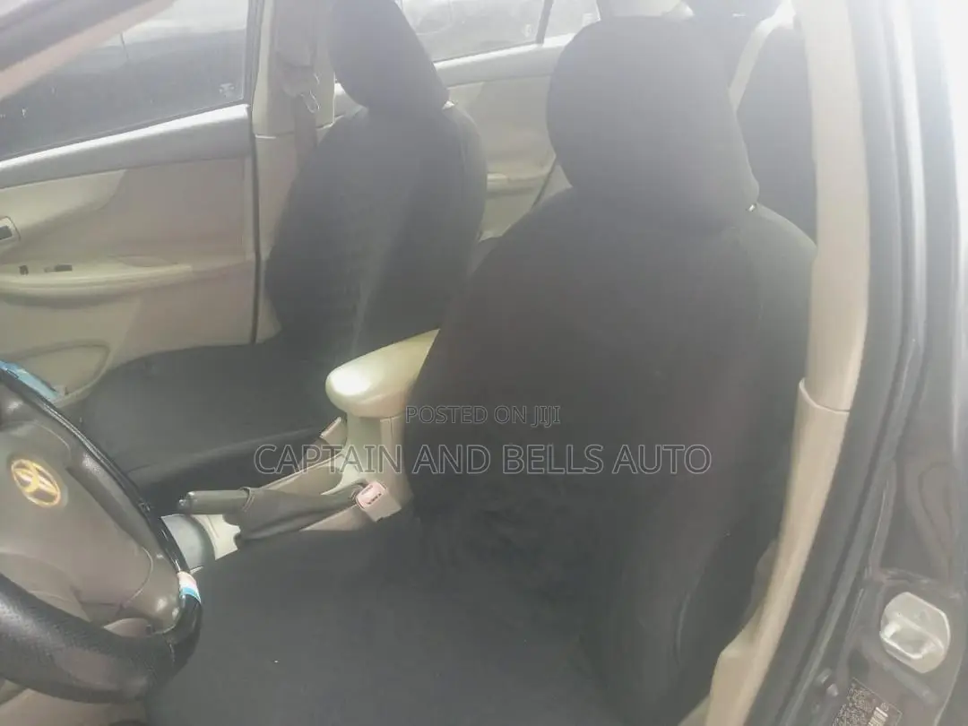Toyota Corolla LE 4dr Sedan (1.8L 4cyl 4A) 2010 Gray