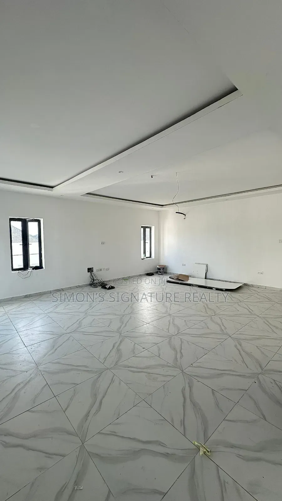 3bdrm Penthouse in Ikota for sale
