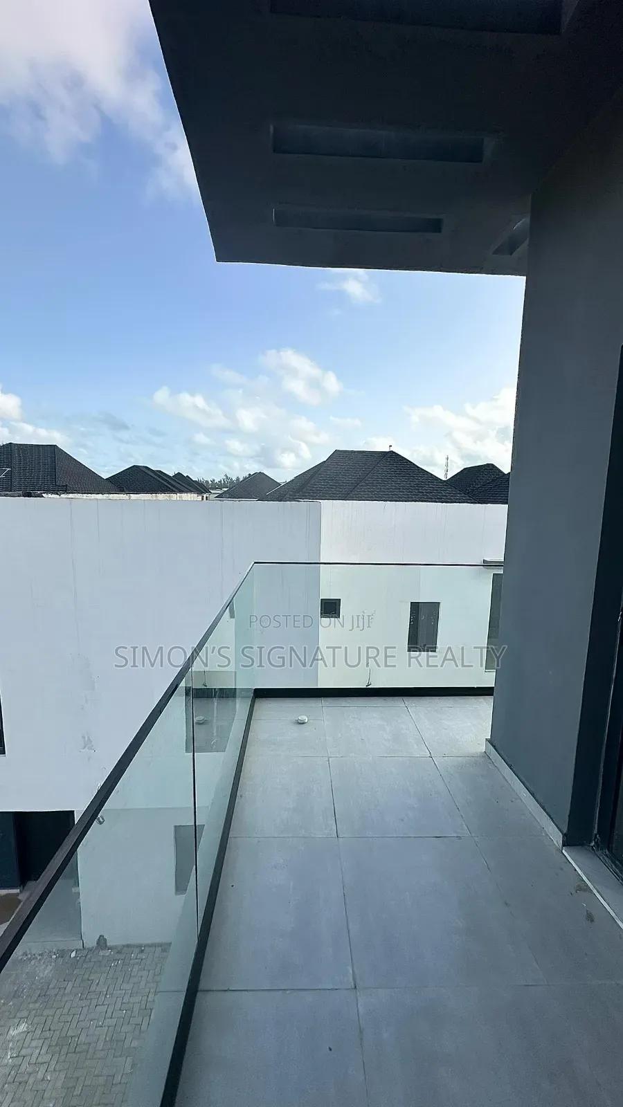 3bdrm Penthouse in Ikota for sale