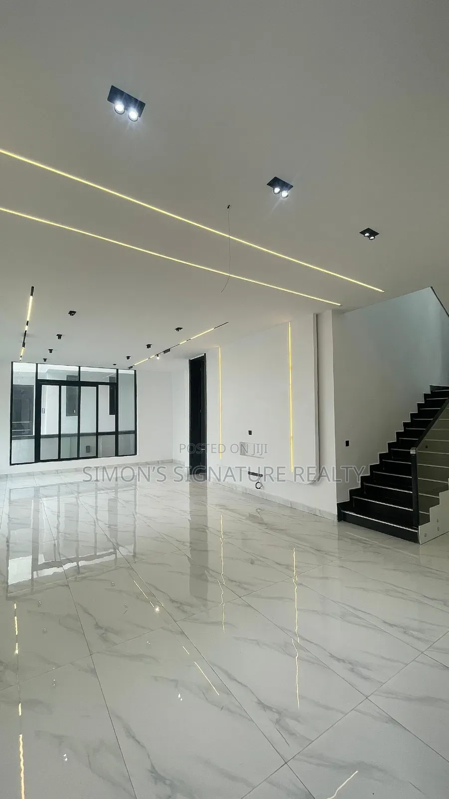 5bdrm Duplex in Chevron for sale