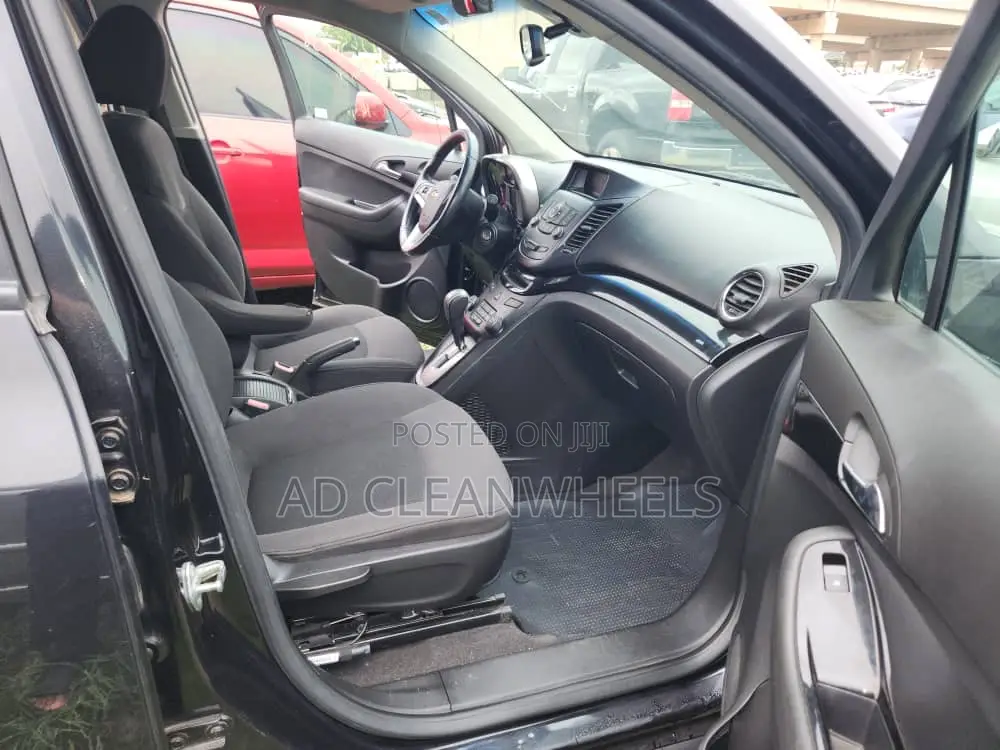 Chevrolet Orlando 2012 Black