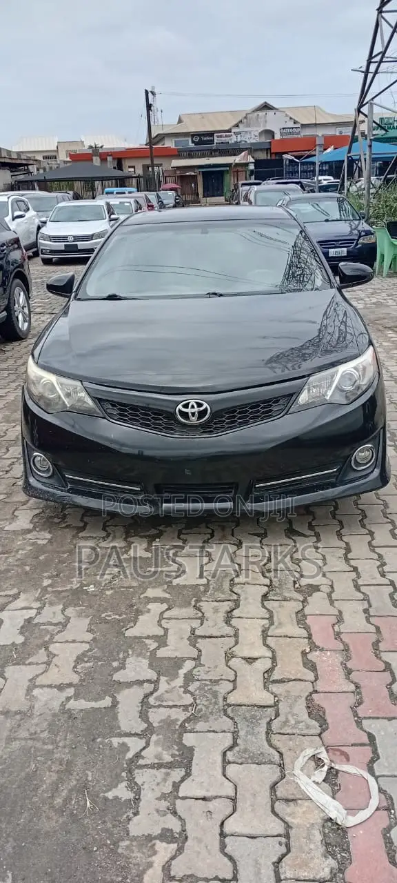 Toyota Camry SE V6 4dr Sedan (3.5L 6cyl 6A) 2013 Black