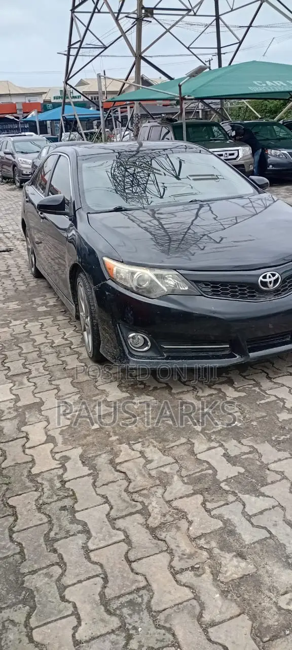 Toyota Camry SE V6 4dr Sedan (3.5L 6cyl 6A) 2013 Black