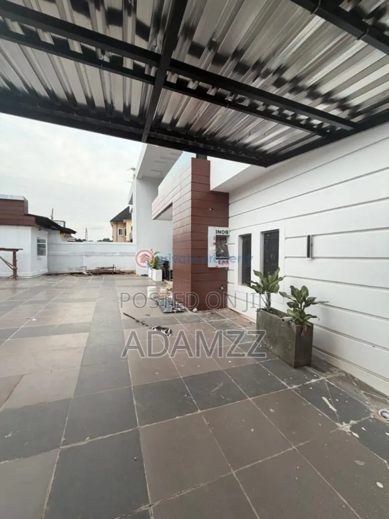 5bdrm Mansion in Wtc Estate, Enugu for sale