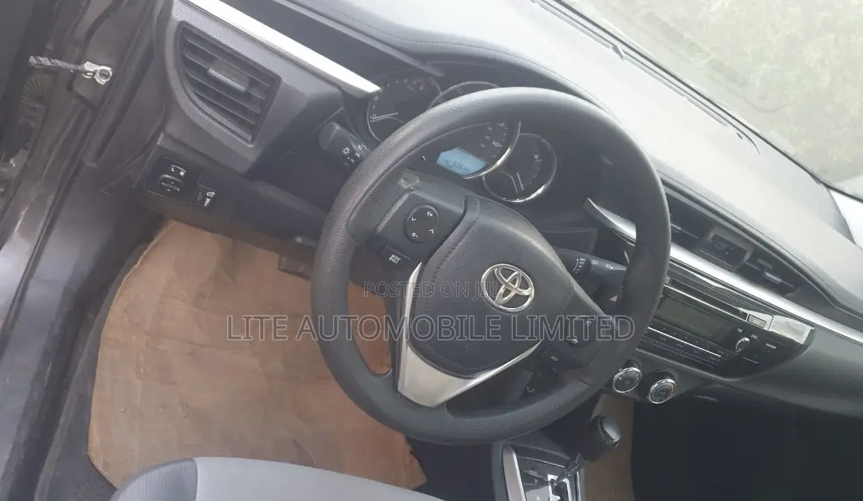 Toyota Corolla LE 4dr Sedan (1.8L 4cyl CVT) 2015 Black