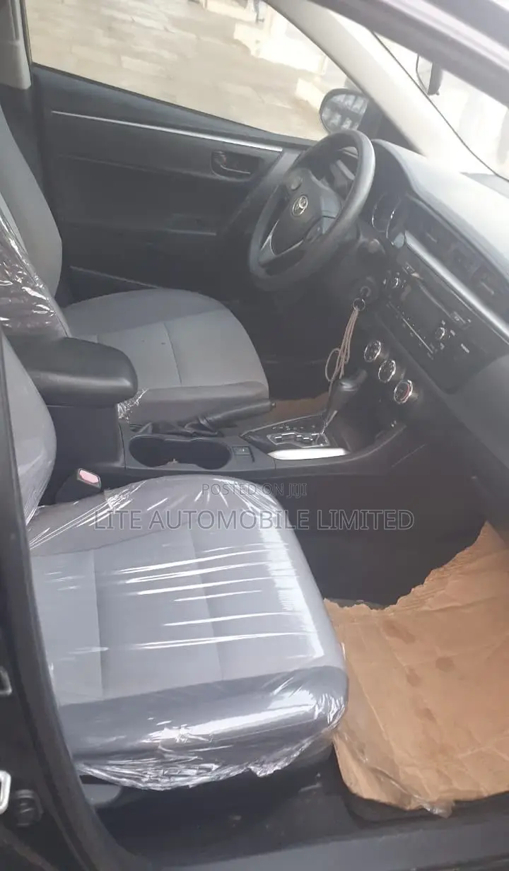 Toyota Corolla LE 4dr Sedan (1.8L 4cyl CVT) 2015 Black