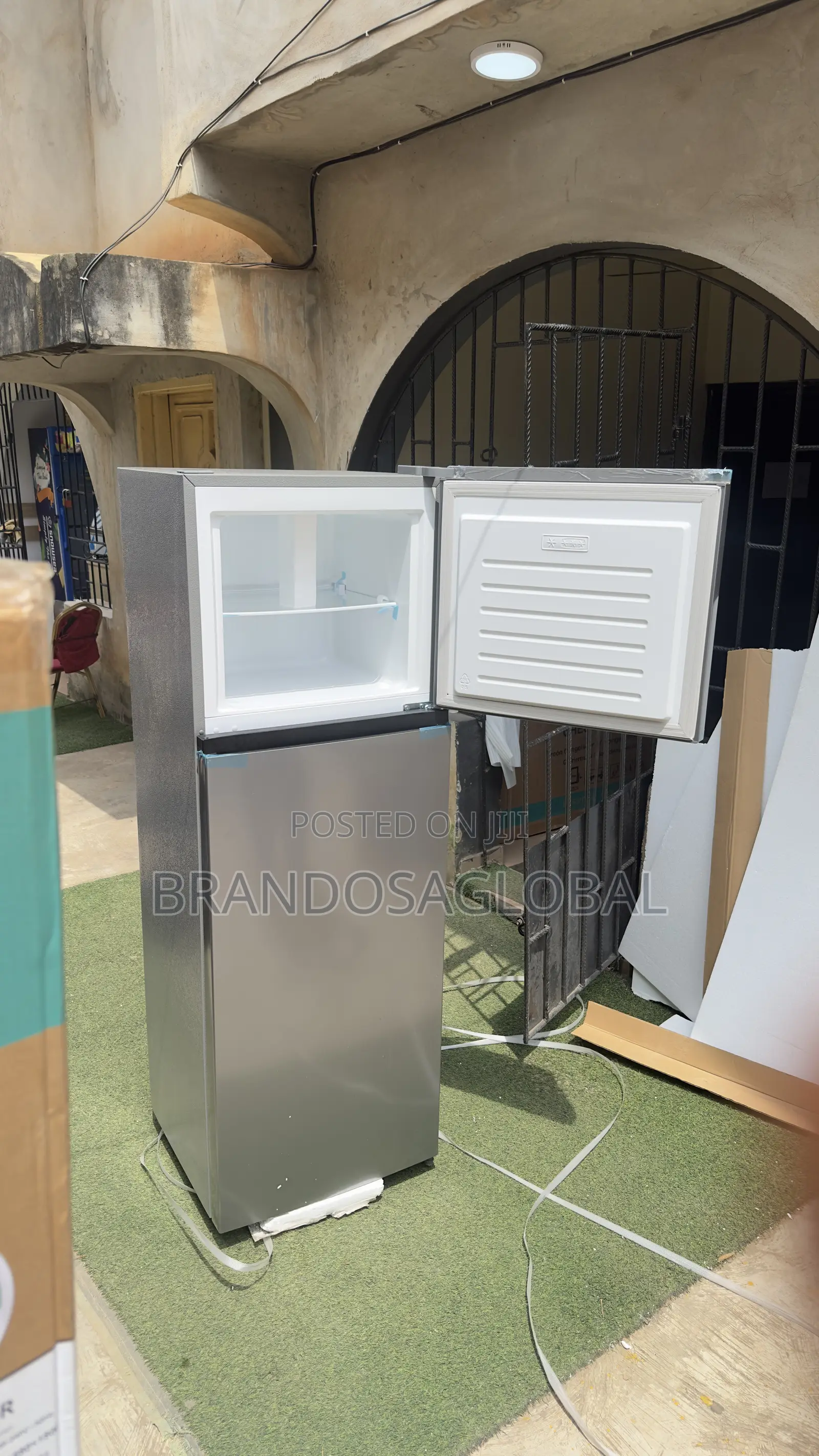 Hisense 306L Refrigerator – Premium Family Cooling Solution