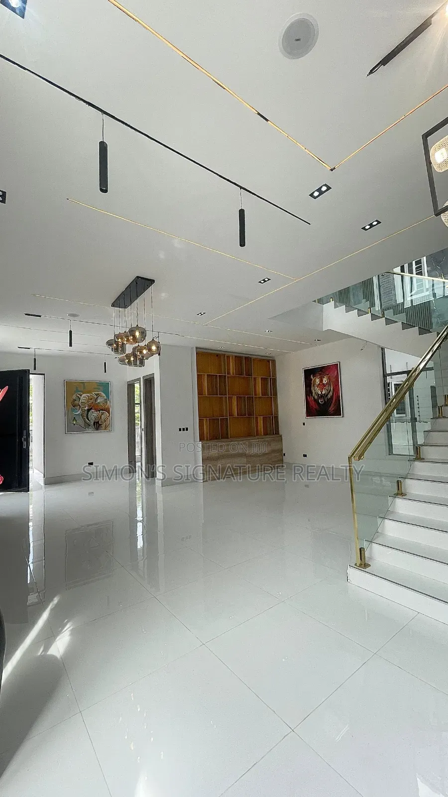 5bdrm Duplex in Chevron for sale
