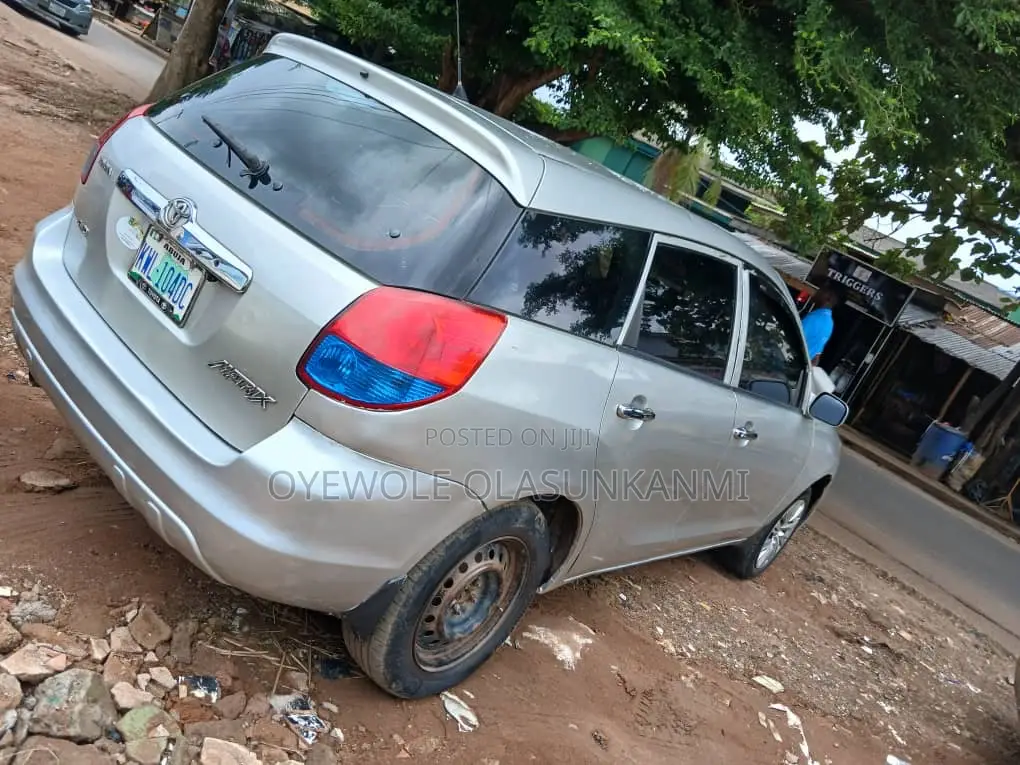 Toyota Matrix 2005 Silver