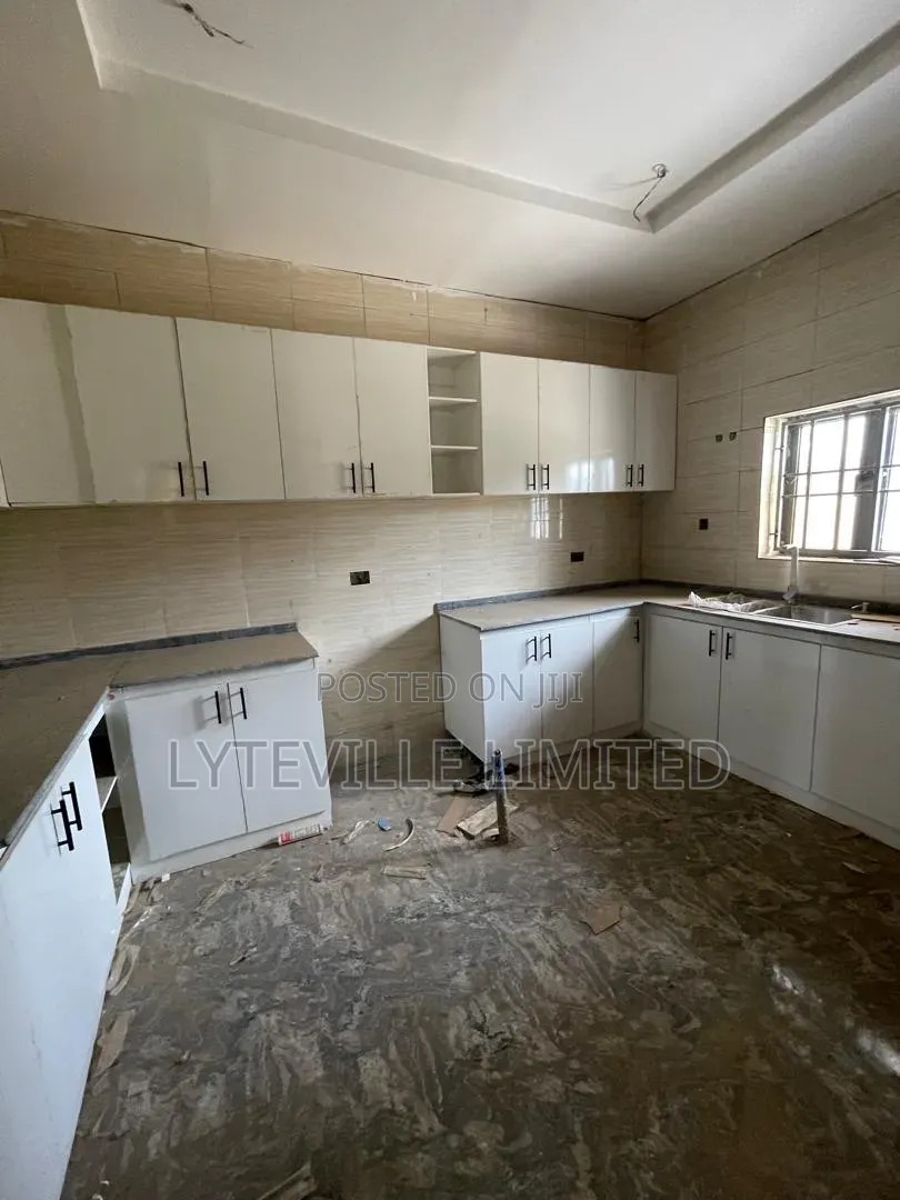 5bdrm Duplex in Jabi for sale
