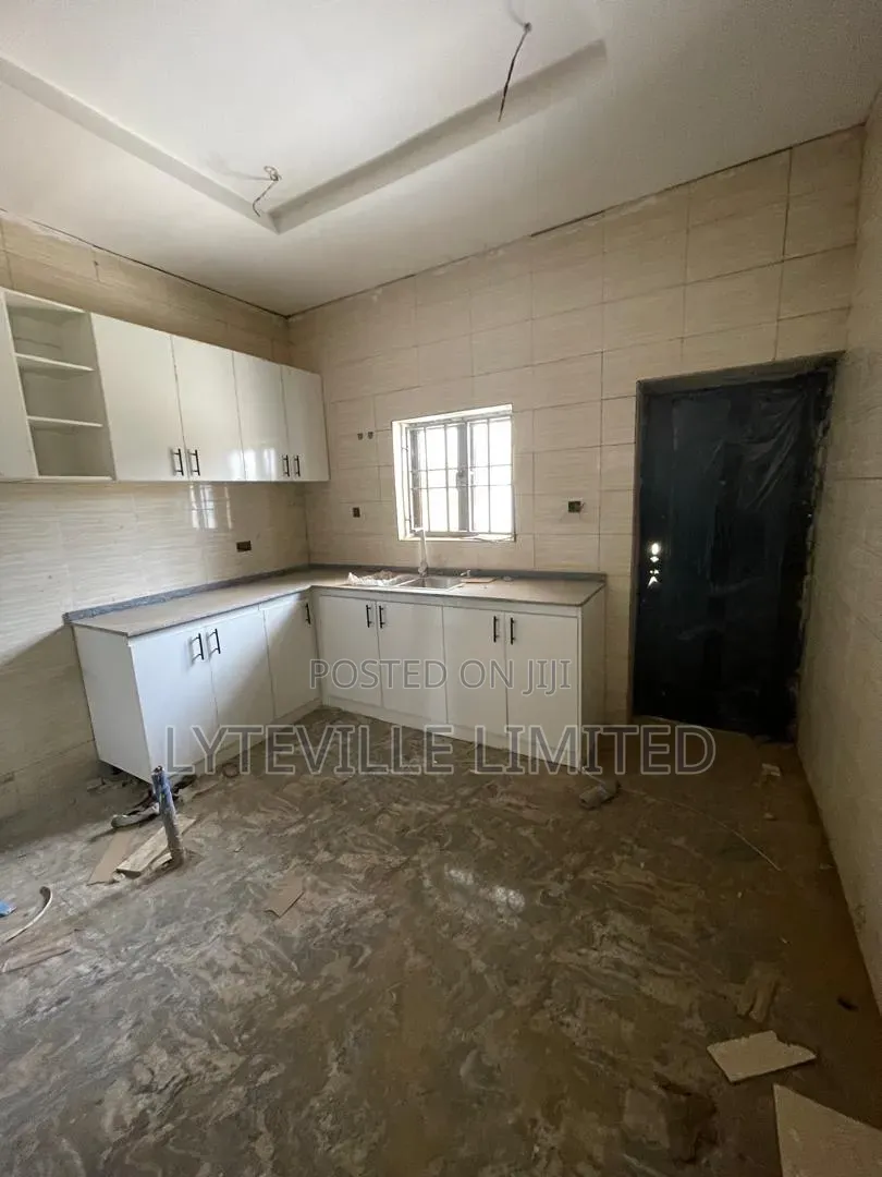 5bdrm Duplex in Jabi for sale