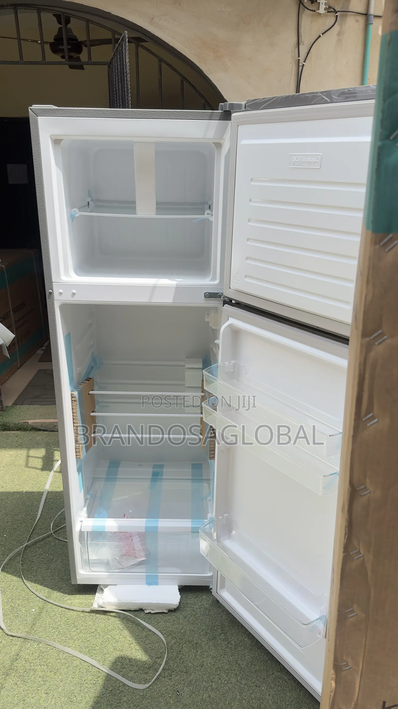 Hisense REF306DR Refrigerator – Reliable Food and Beverage Fridge