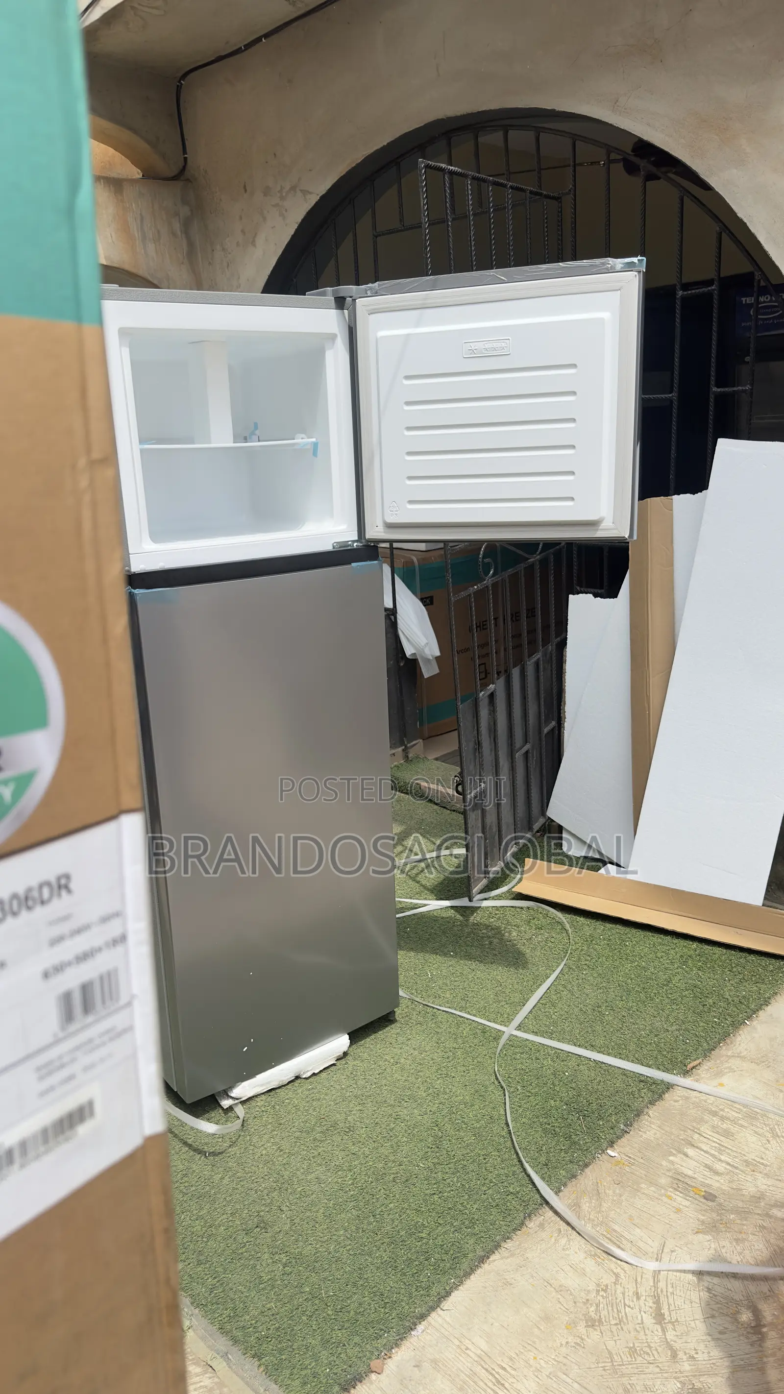 Hisense REF306DR Refrigerator – Reliable Food and Beverage Fridge