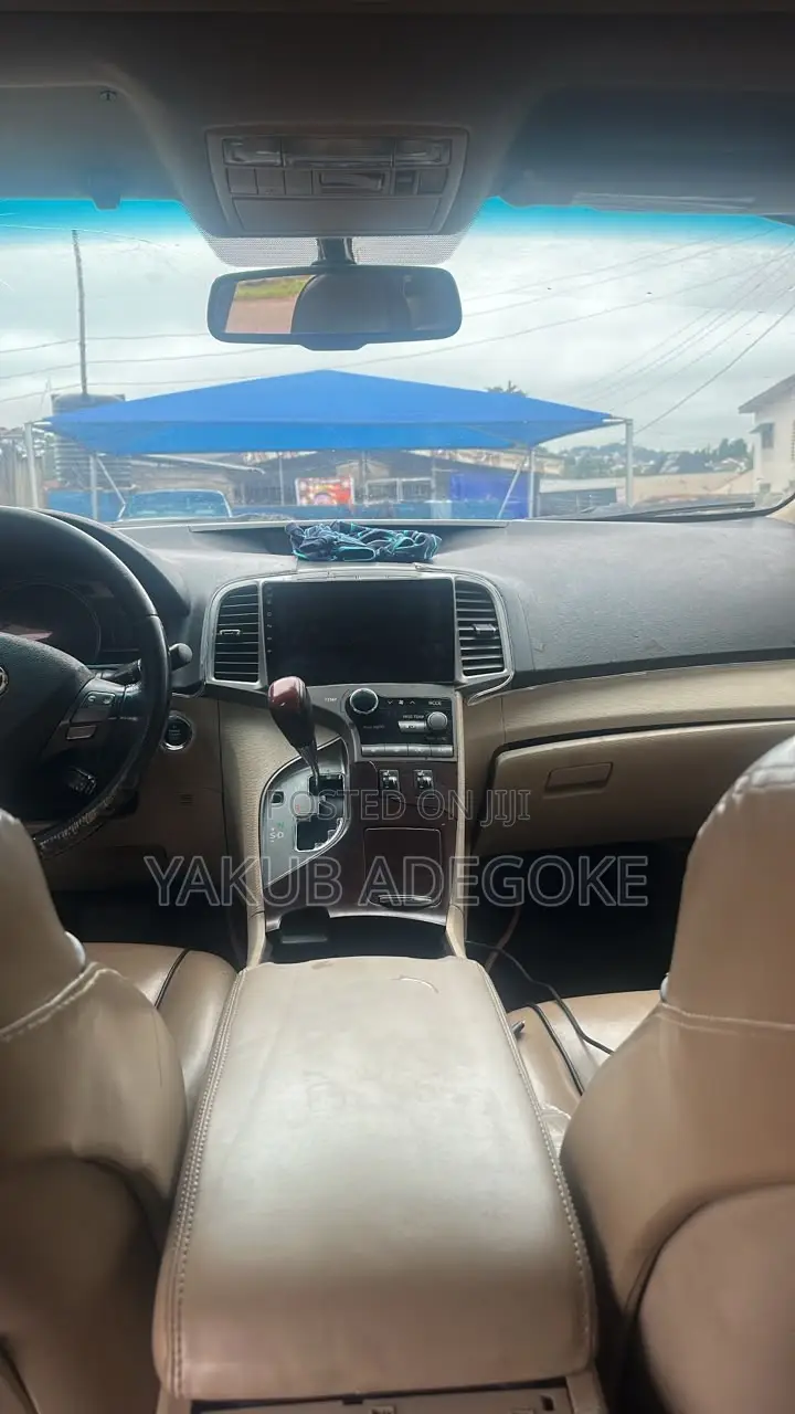 Toyota Venza LE 2010 White