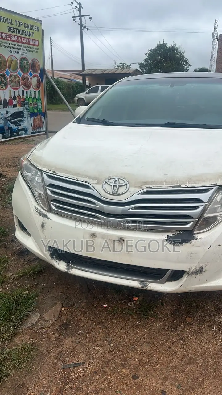 Toyota Venza LE 2010 White