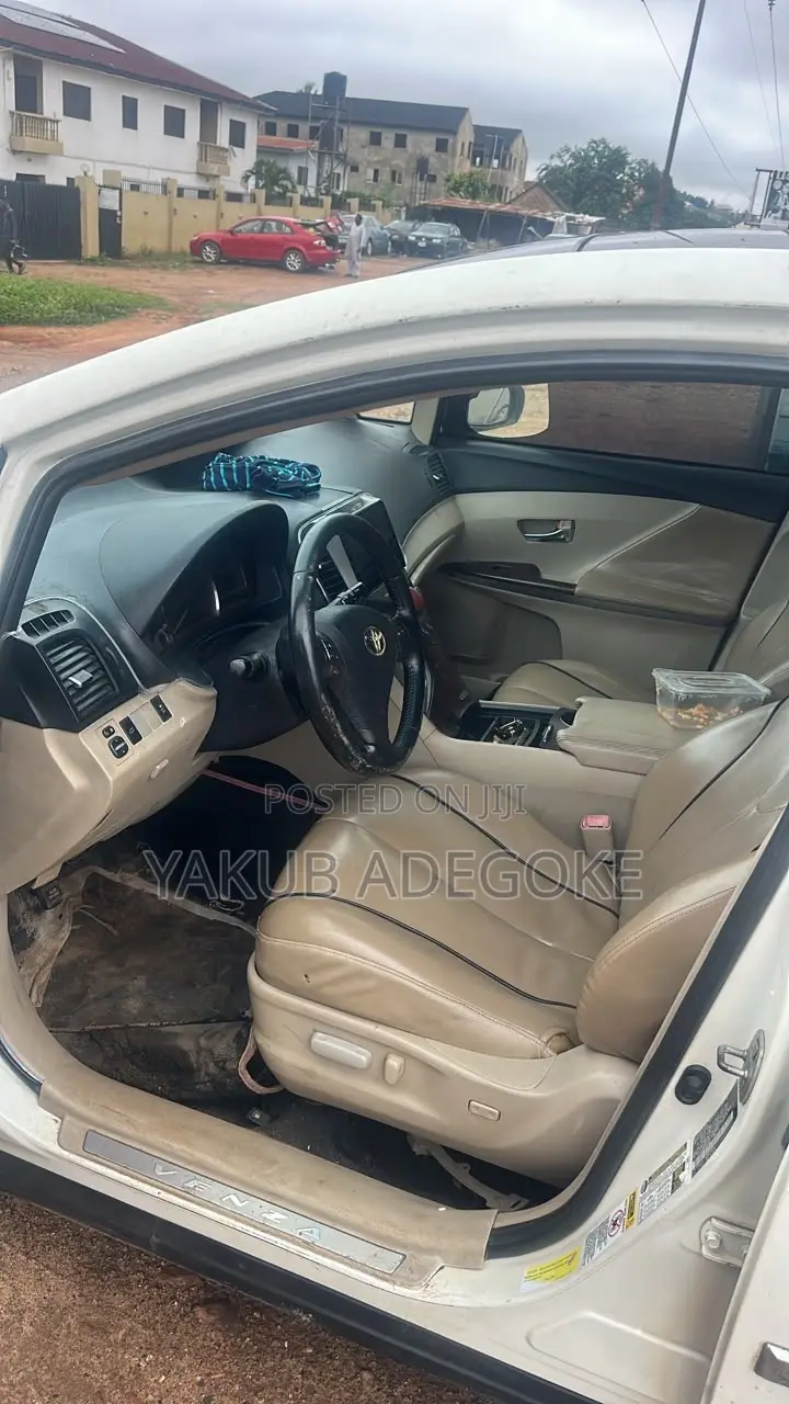 Toyota Venza LE 2010 White