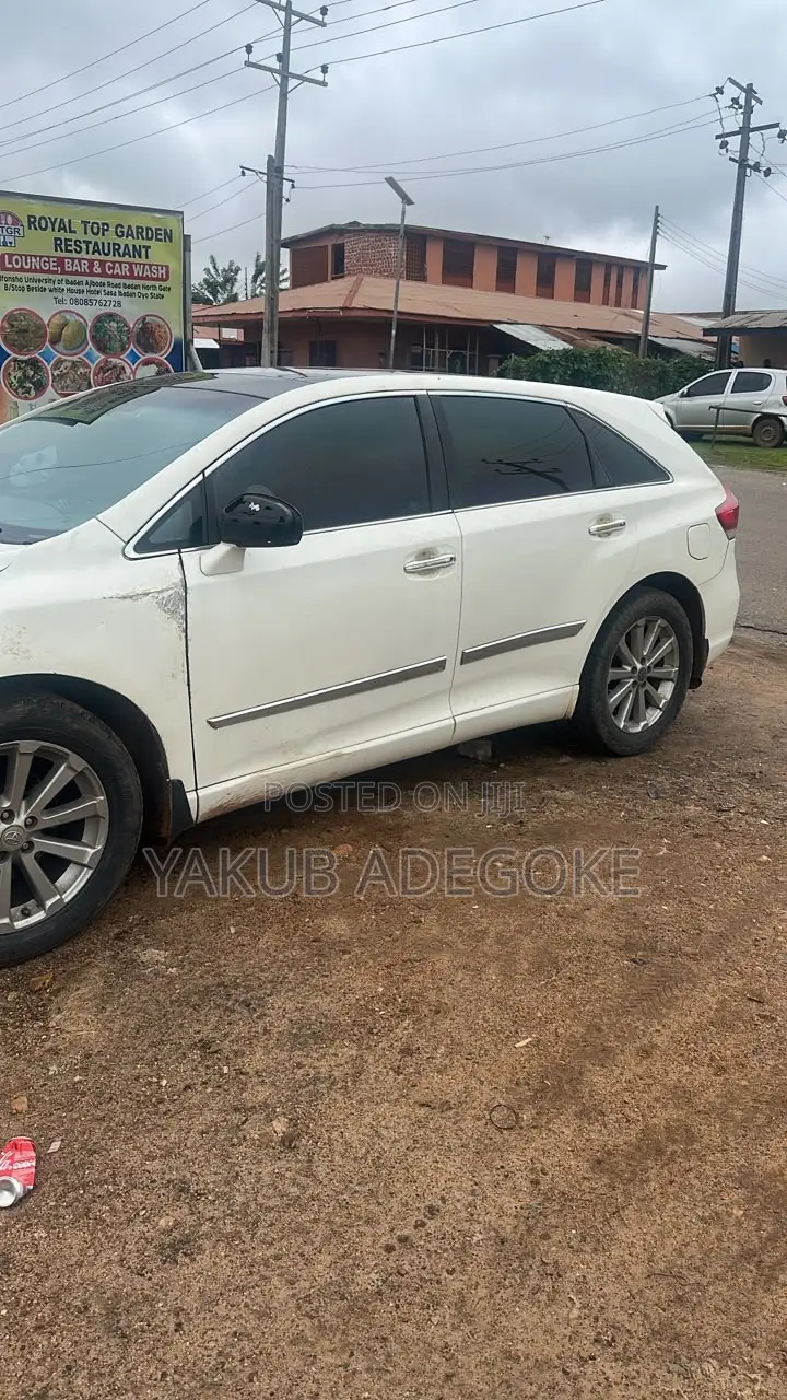 Toyota Venza LE 2010 White