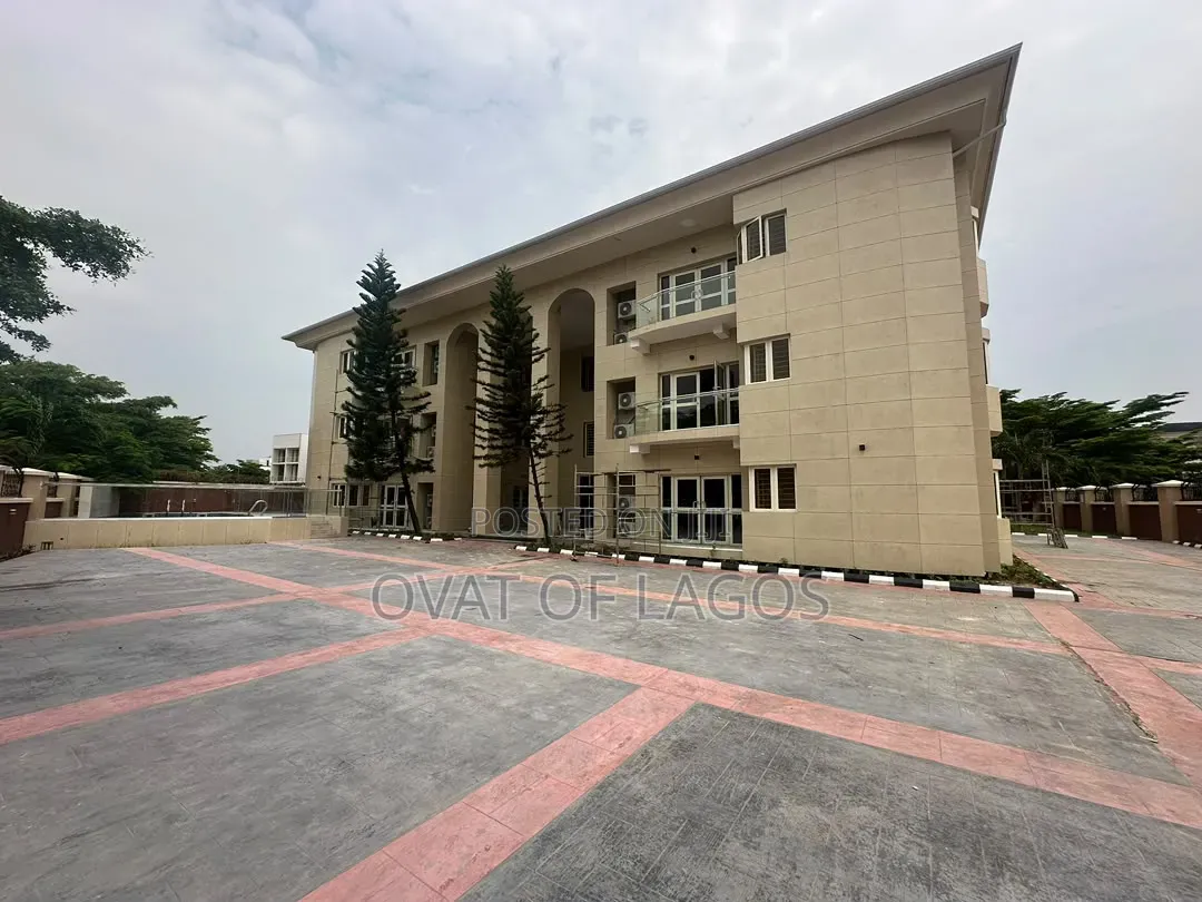 4bdrm Apartment in Banana Island for rent