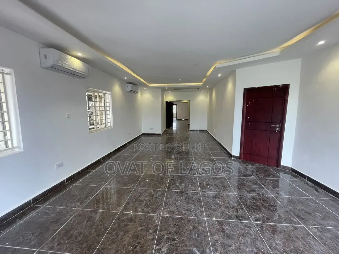 4bdrm Apartment in Banana Island for rent