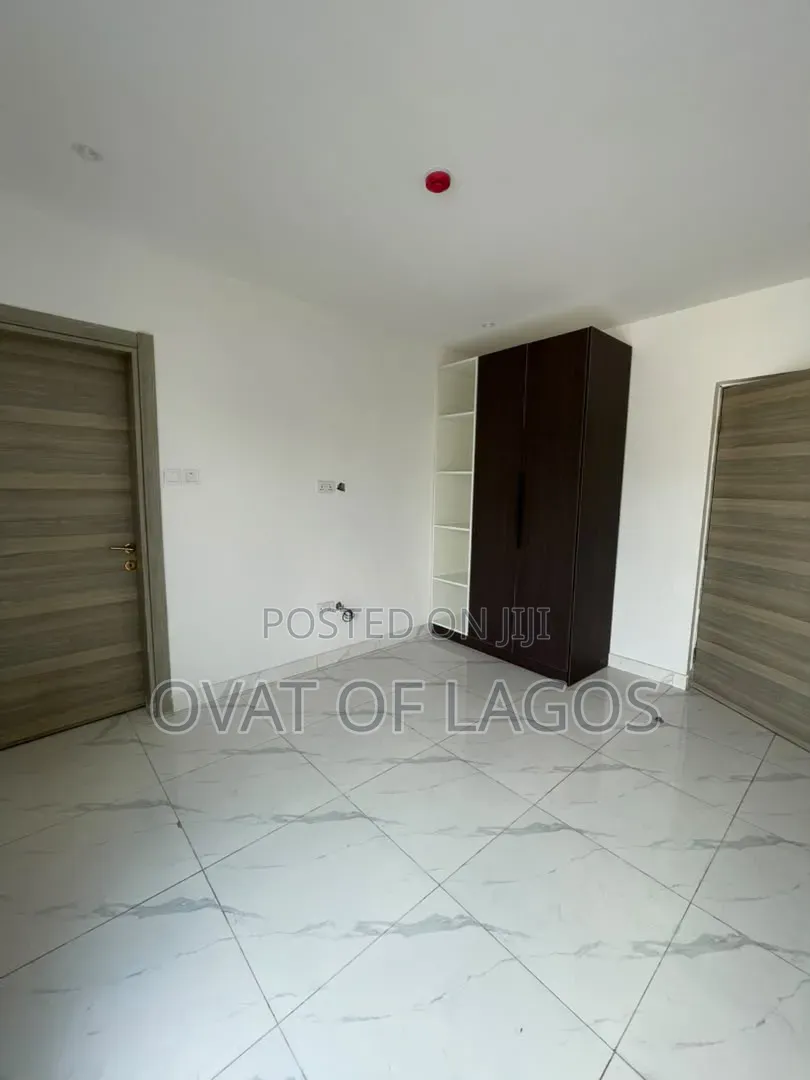 3bdrm Apartment in Lekki Phase 1 for sale